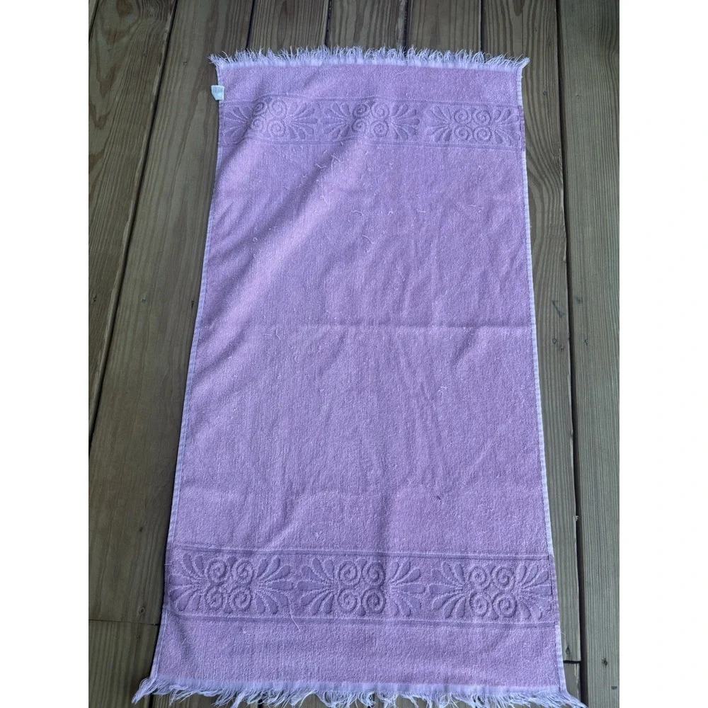 Vintage 1970s Cannon Monticello Pink Sculpted Santa Cruz Fringe Bath Towel
